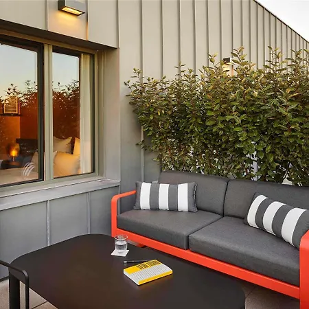 Tribe Paris Ouen Hotel *